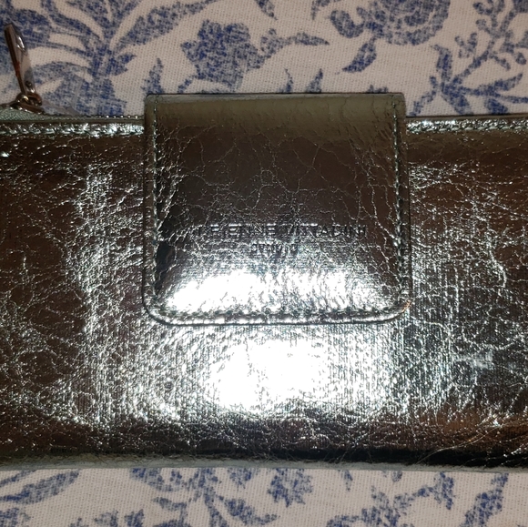 Adrienne Vittadini RFID Wallet - Picture 10 of 12